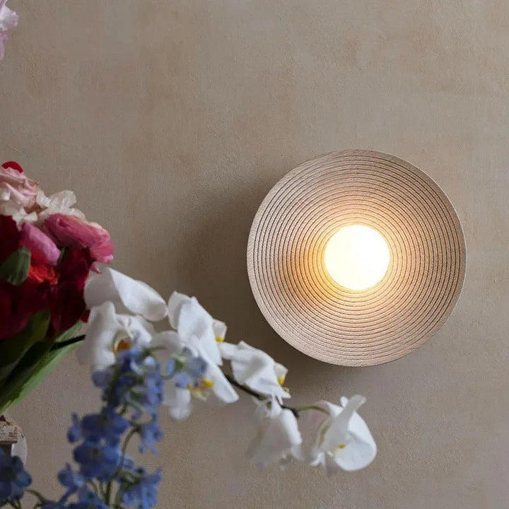Retro-inspirierte japanische Wandleuchte mit warmweißer Beleuchtung für Flur & Wohnzimmer.
