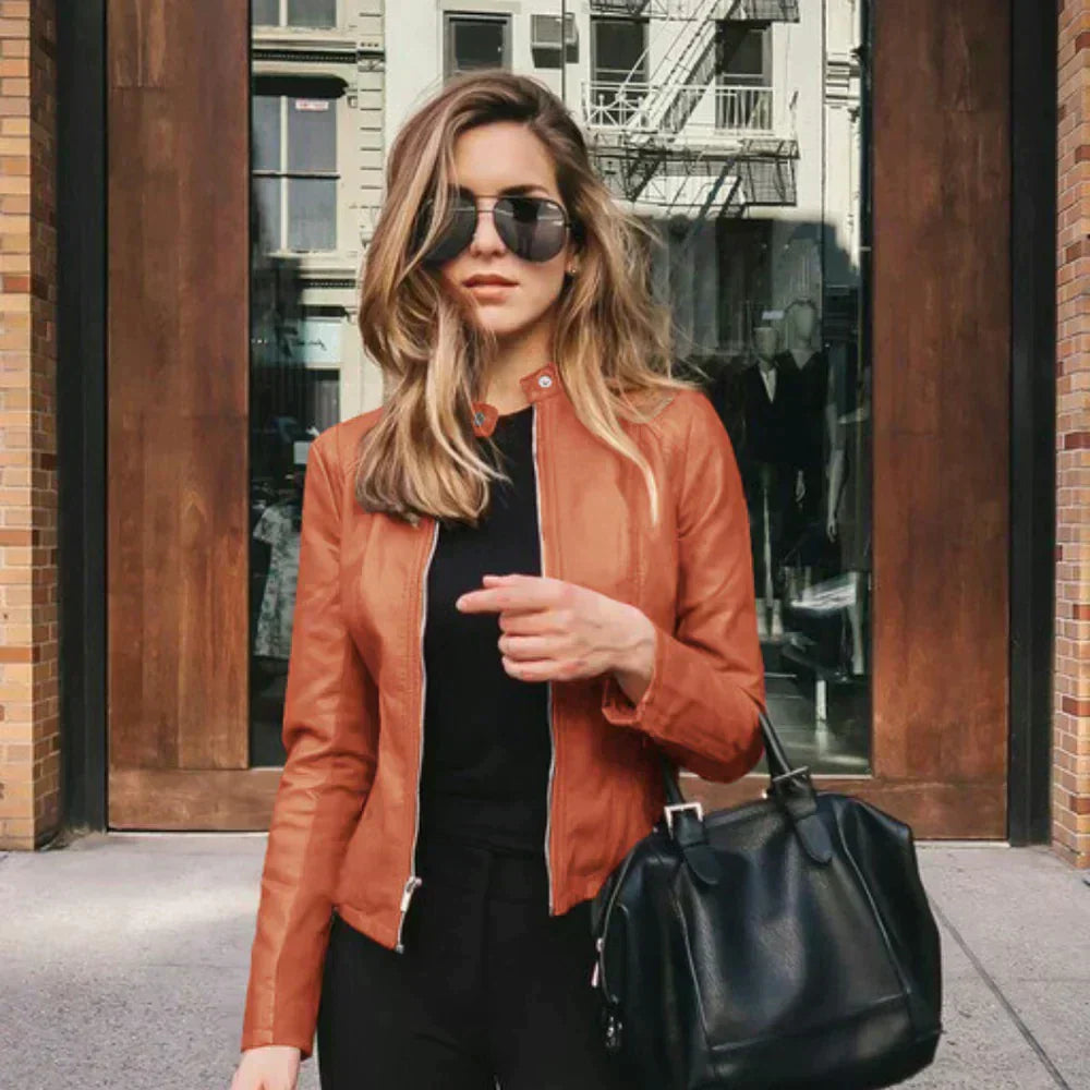 Elegante, moderne Damenjacke im zeitlosen Stil. Komfortable Übergangsjacke für vielseitige Outfits.