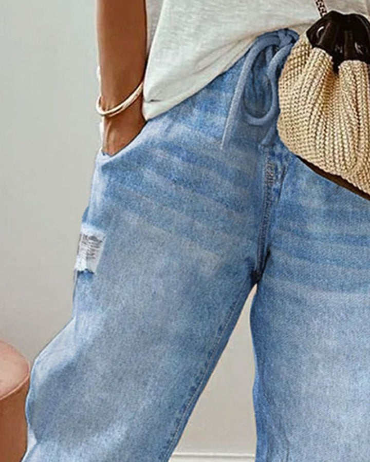 Bequeme und stilvolle Damen Regular Fit Jeans in Blau, ideal als Casual Jeans für Freizeit und Alltag.