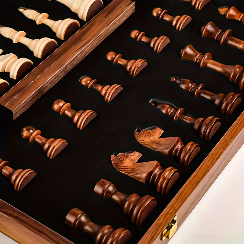 Die prächtig handgefertigte Königin des Luxus-Massivholz-Schachspiels; edle Schachfigur aus Holz.