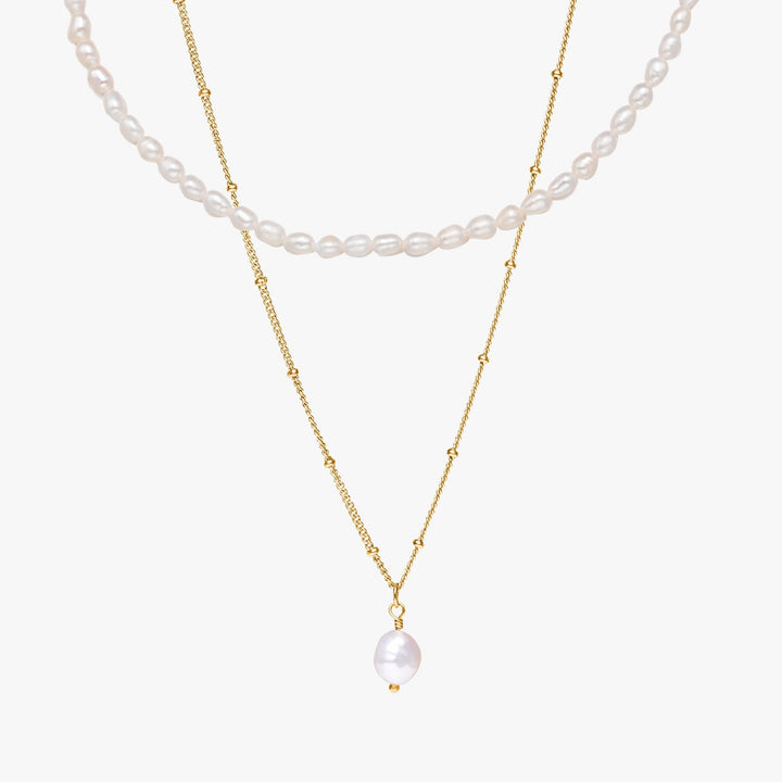 Goldene Damen Halskette mit einzigartigen Barockperlen, Teil eines edlen Schmucksets.