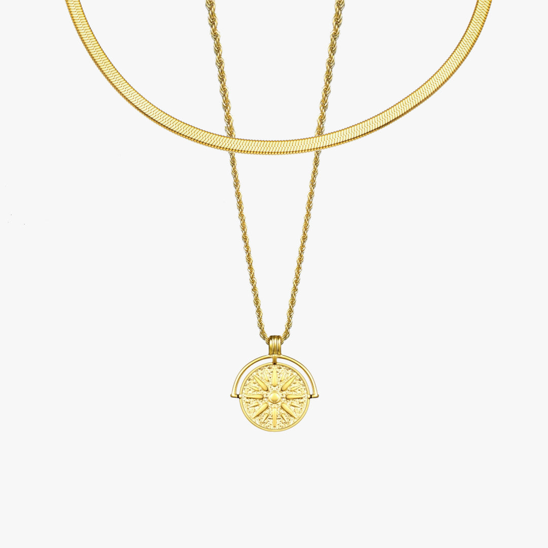 Gold Halskette mit Sonnenanhänger für Damen, wasserfestes Edelstahl, ideal für Layering oder als Geschenk.