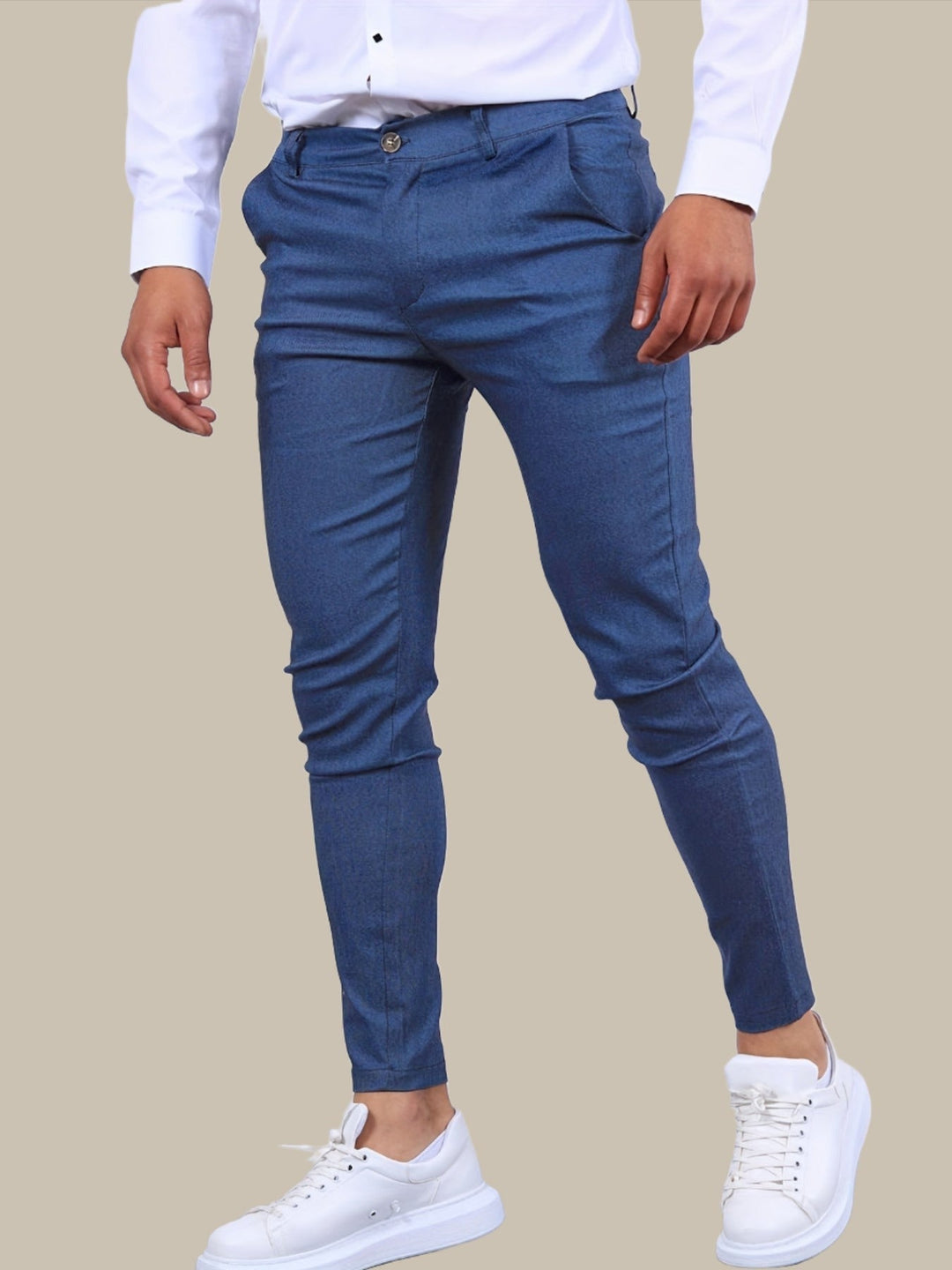 Komfortable Herren Chinohose Skinny Fit. Moderne, schmale Form bietet Eleganz und Bequemlichkeit den ganzen Tag.