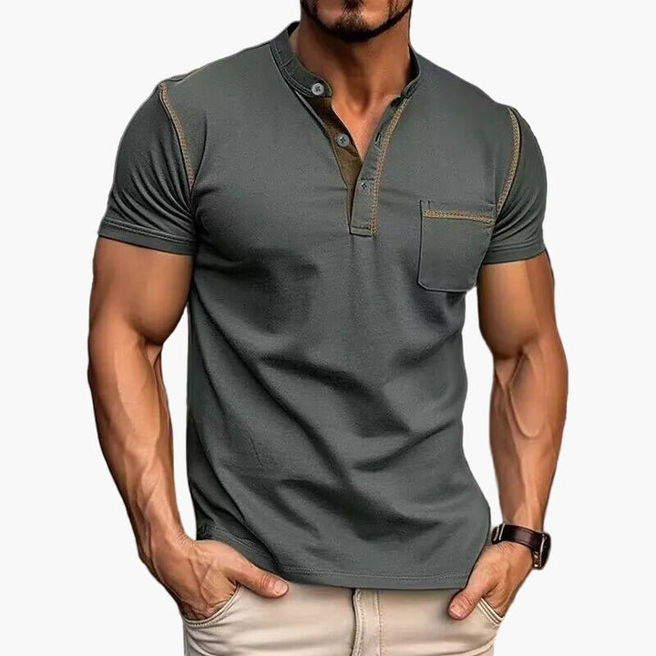 Lässiges Herren Henley T-Shirt Kurzarm mit Farbakzent, super für entspannte Tage.
