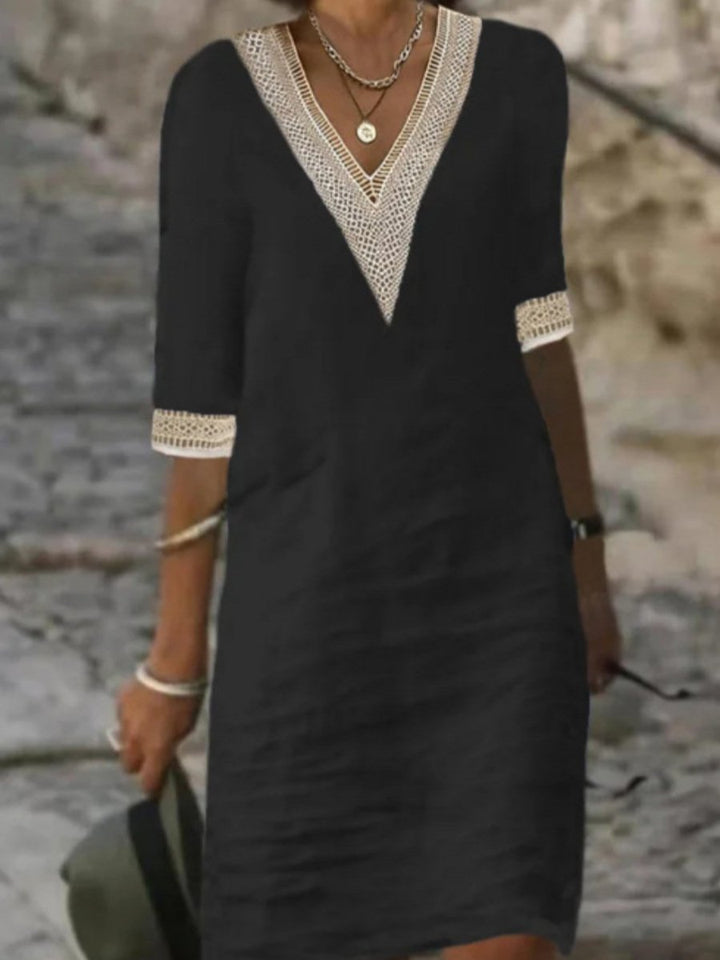 Bequemes Damenkleid mit V-Ausschnitt & elegantem Spitzenbesatz an 3/4-Ärmeln, lässige Herbstmode.