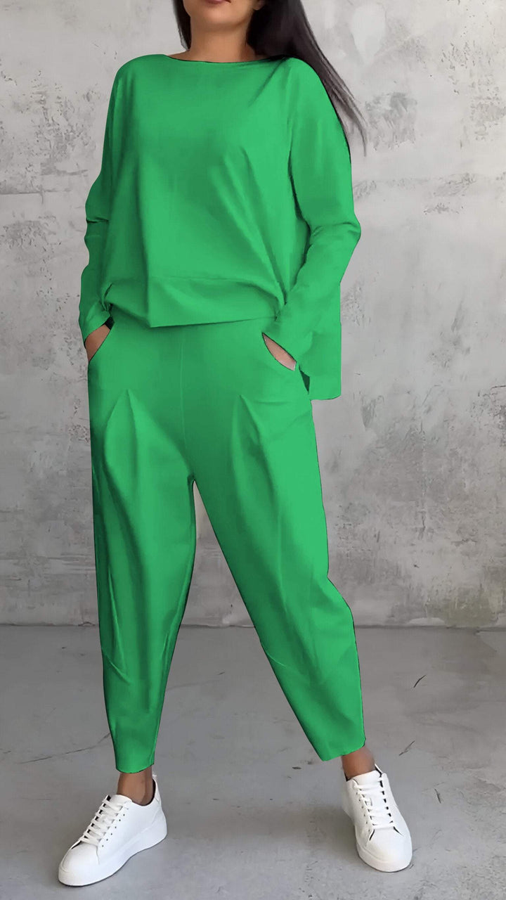 Modernes Damen Freizeit Set, kombiniert Eleganz und Bequemlichkeit. Perfekt für stilvolle Auftritte im Sommer.