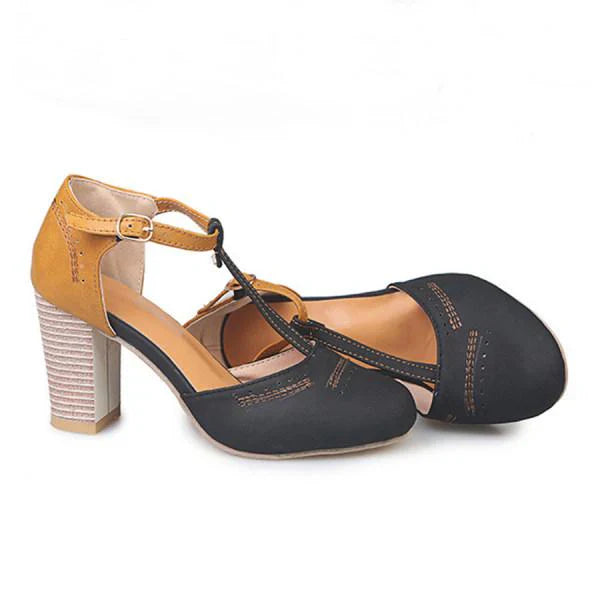 Klassische schwarze Damen Pumps mit 5 cm Absatz. Elegante und bequeme Damenschuhe für Business & Freizeit.