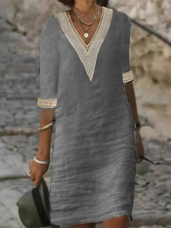 Stilvolles Damenkleid mit V-Ausschnitt, Spitzenbesatz und 3/4-Ärmeln, bequem & elegant für viele Anlässe.