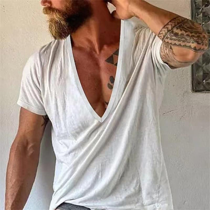 Bequemes Herren Kurzarm T-Shirt mit tiefem V-Ausschnitt, ideal für lässige Sommer-Outfits.