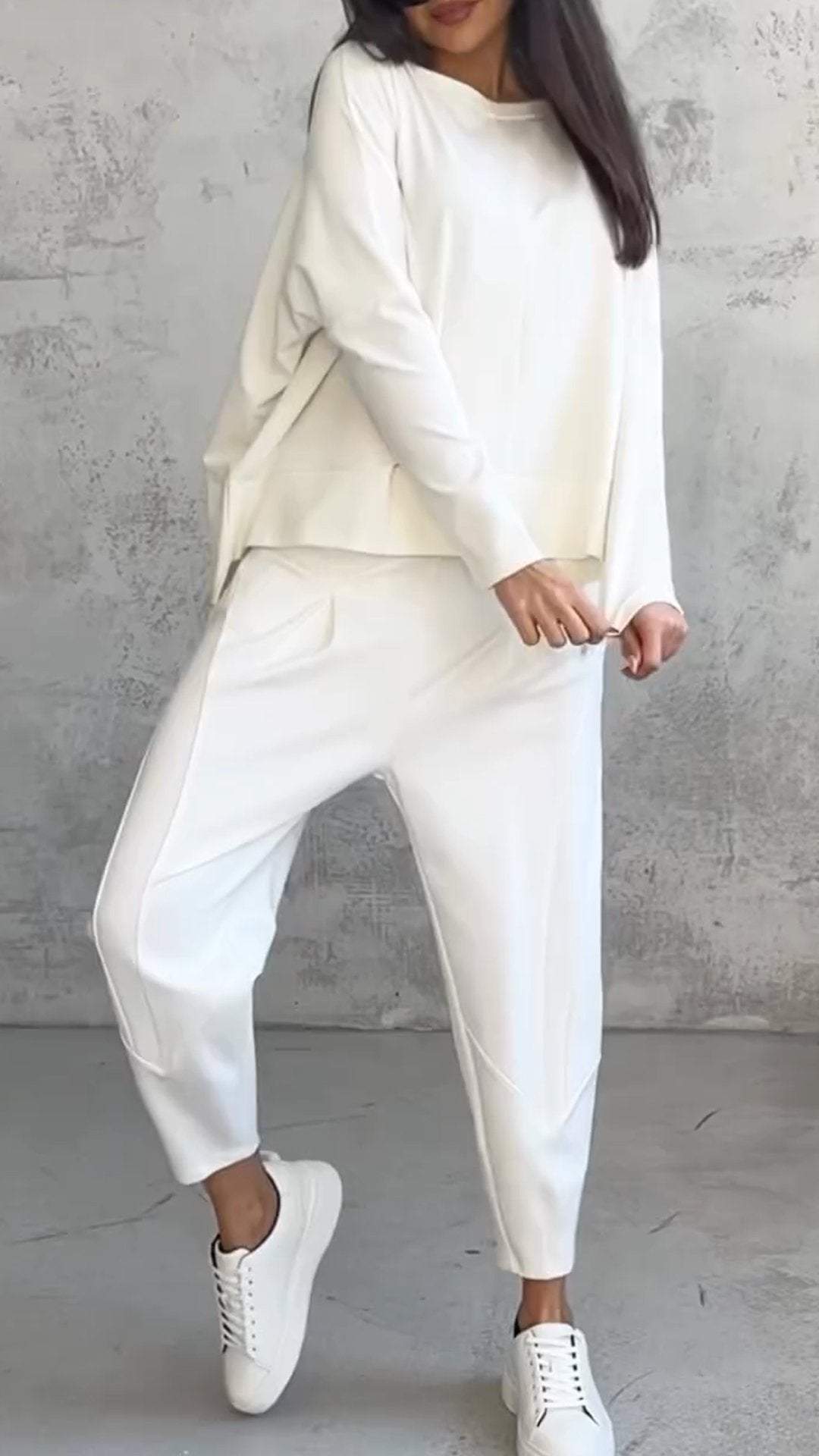 Bequemes Damen Set für Freizeit, bestehend aus Top & Hose, kombiniert Eleganz & Komfort. Ideal für Frühling.
