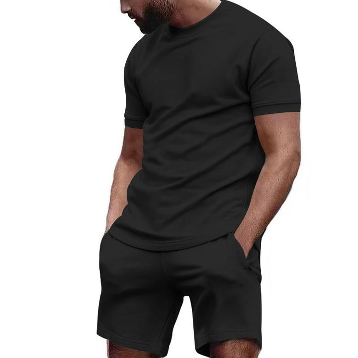 Modernes Herren T-Shirt & Shorts Set, stilvoll und bequem. Ideal als Freizeit-Outfit für jeden Tag und Urlaub.