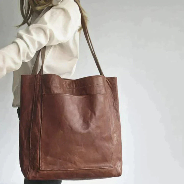 Detailansicht der geräumigen Damen Handtasche mit Reißverschluss, ideal für Arbeit, Uni oder entspannte Tage.