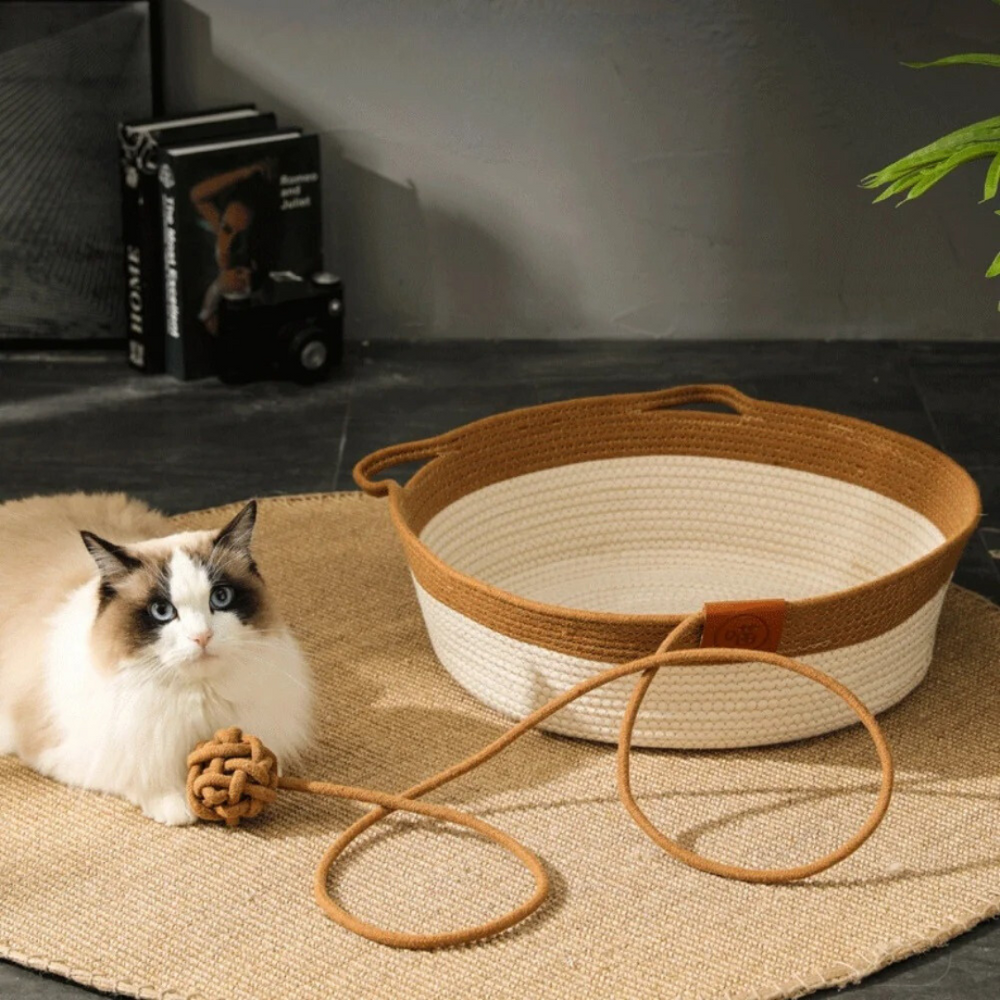 Weiches, handgewebtes Katzenbett aus Baumwolle in Grau, ideal für erholsamen Schlaf.