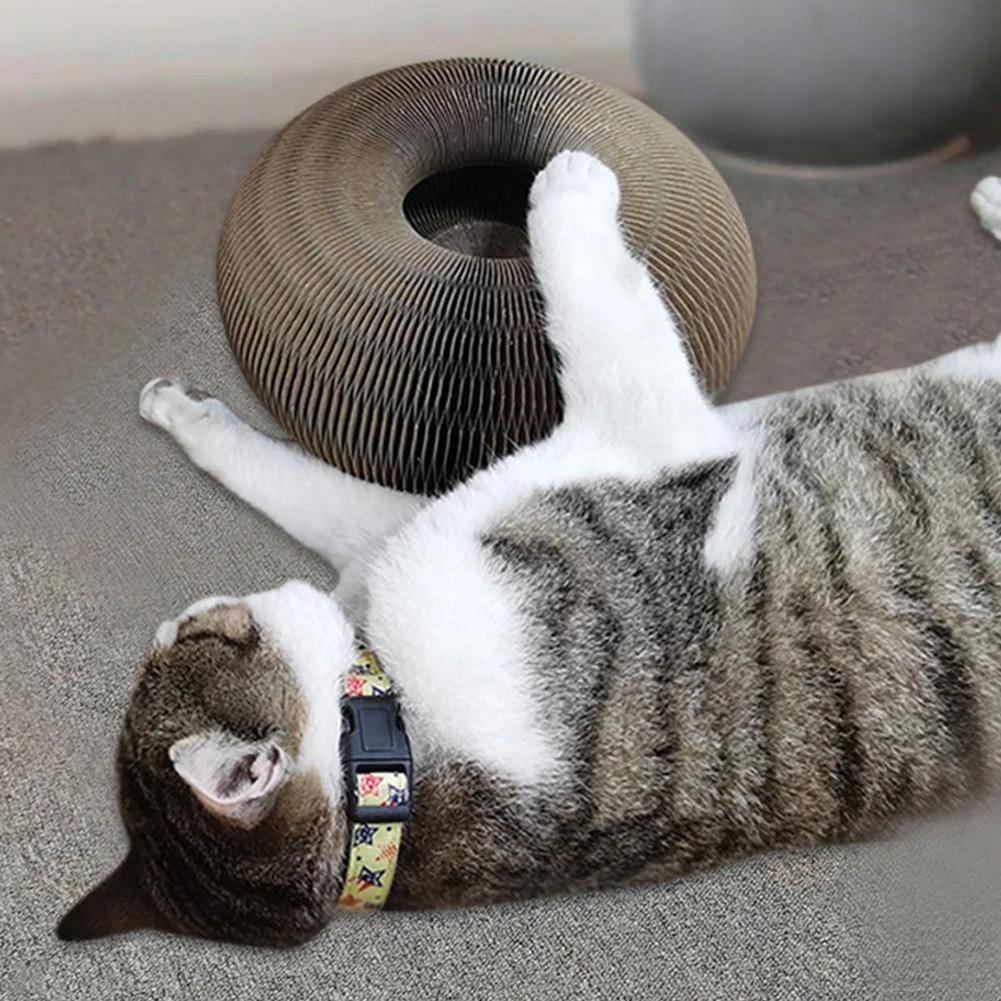 Detailansicht: Das interaktive PurrFit Spielzeug animiert Katzen zum Spielen und fördert ihre Agilität.