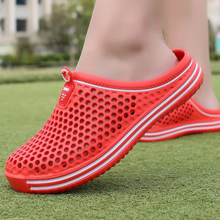 Moderne Damen Pantoffeln, trendige Freizeitschuhe für modebewusste Frauen.
