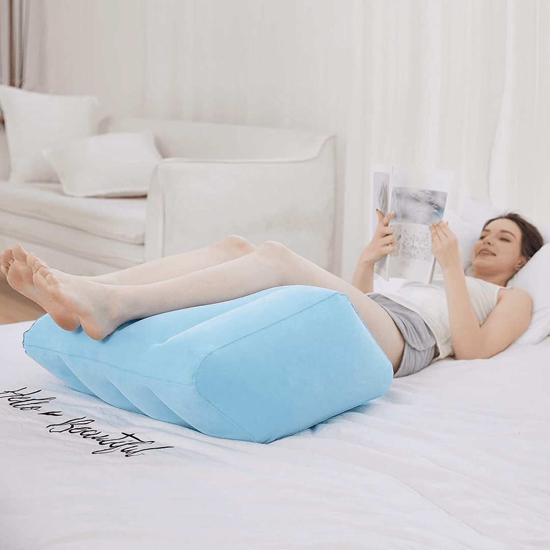 Ergonomisches Beinhochlagerungskissen für Beinentlastung, Venengesundheit und Schmerzlinderung bei geschwollenen Beinen.