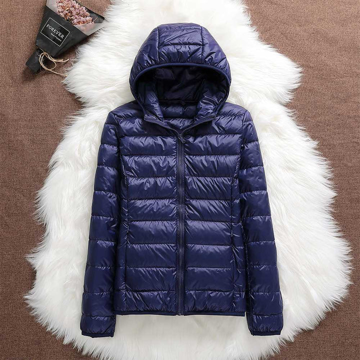 Moderne, elegante Damen Leichtjacke, winddicht & wasserabweisend. Perfekt für den Alltag.