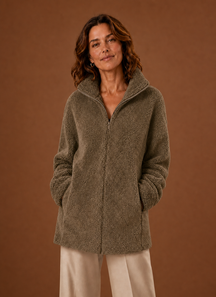 Warme Fleecejacke für Damen, ideal als Freizeitjacke in der Herbstmode.
