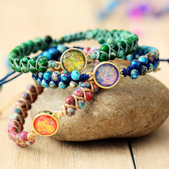 Hochwertiges Damenarmband aus echtem Opal & Jaspis. Natursteinschmuck in runder Form, fördert innere Balance.
