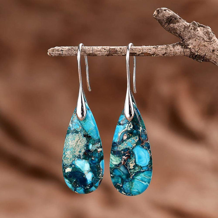 Elegante blaue Jaspis-Tropfenohrringe für Damen, symbolisieren Mut & Harmonie. Boho Edelsteinschmuck in Gold/Silber.