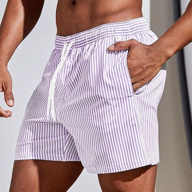 Gestreifte Sommer-Strandshorts für Damen & Herren. Bequeme, schnelltrocknende Urlaubsshorts im maritimen Stil.