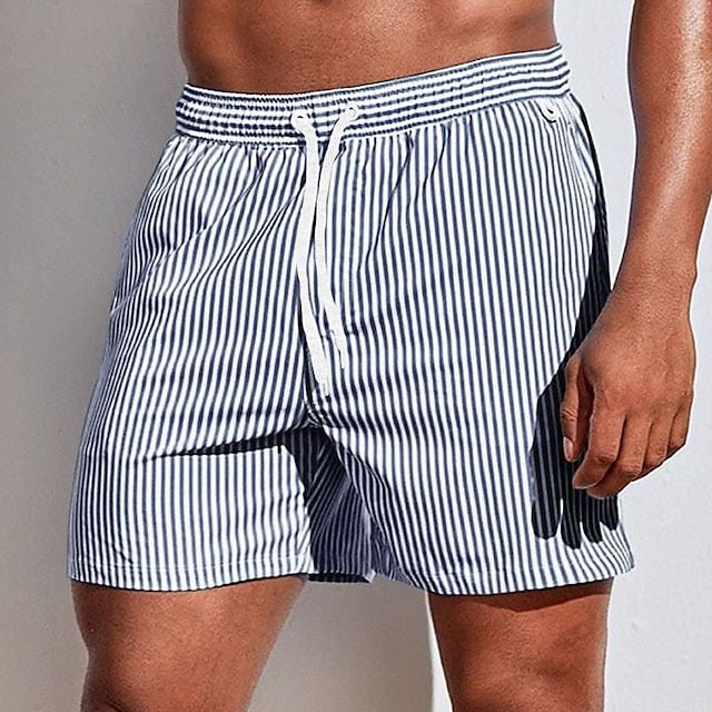 Zeitlose, gestreifte Unisex-Sommershorts für stilvolle Freizeit. Bequem & leicht, ideal für warme Sommertage.