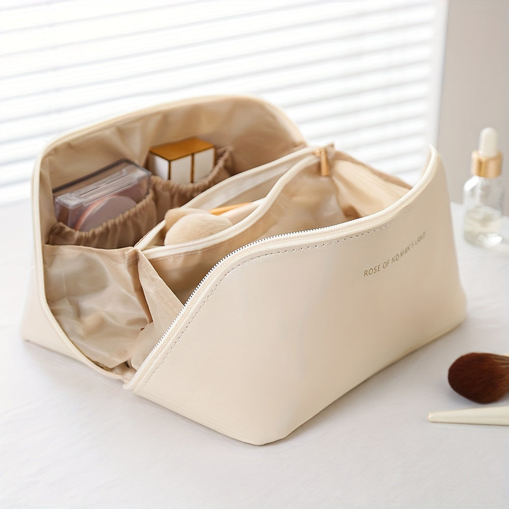 Detailaufnahme des luxuriösen Make-up Organizers, zeigt hochwertige Verarbeitung der Kosmetiktasche.