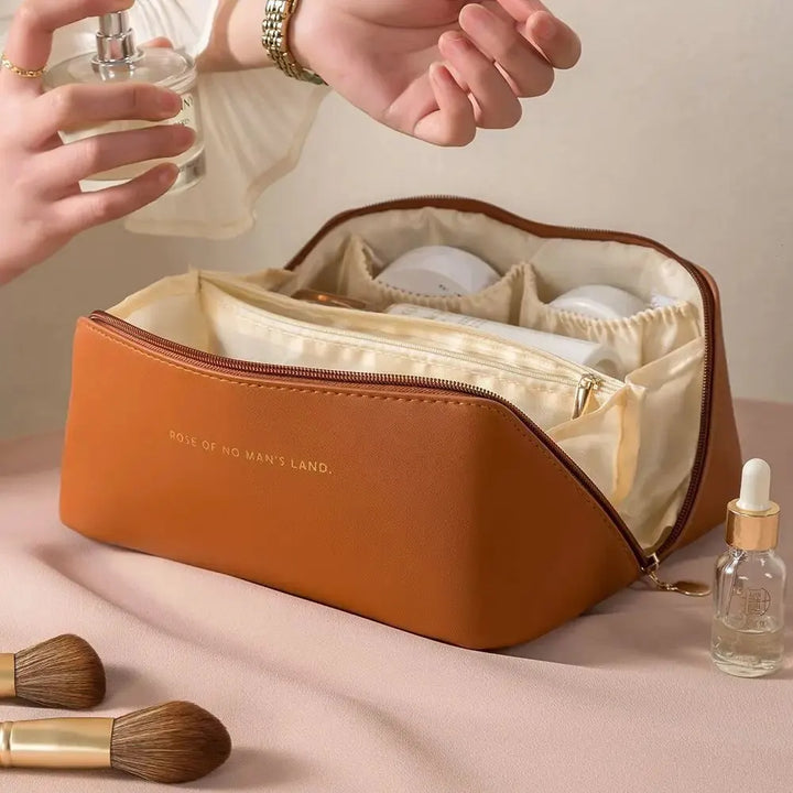 Modischer Luxus Make-up Organizer für Damen, eine elegante Kulturtasche für jede Reise.