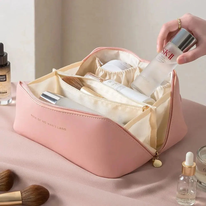 Eleganter Make-up Organizer für Damen, ein unverzichtbares Accessoire für Reisen und den Alltag.