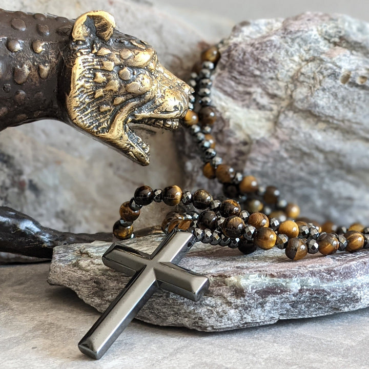 Herren Kreuz-Rosenkranz-Halskette mit glänzenden Tigerauge Edelsteinen, spiritueller Männerschmuck.