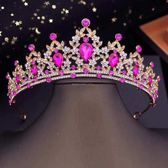Prachtvolle Kristallkrone als Kopfschmuck; funkelndes Diadem für Bräute und festliche Events.