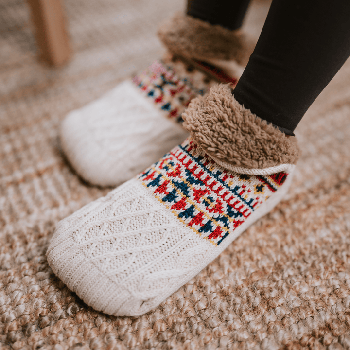 Gemütliche Kuschelsocken für Damen & Herren. Rutschfeste Winterstrümpfe in Blau, ideal für kalte Tage.