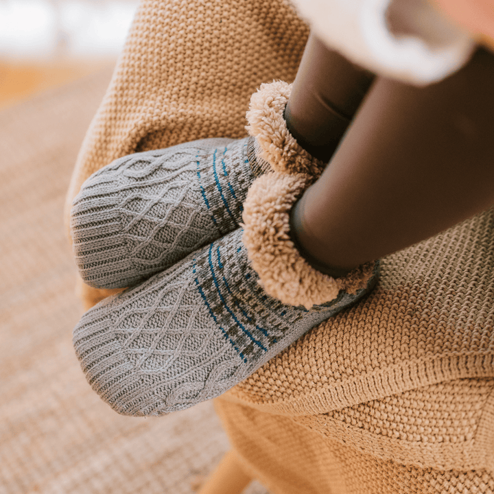 Warme Haussocken (unisex) mit rutschfester Sohle in Beige. Perfekte Wintersocken für drinnen.
