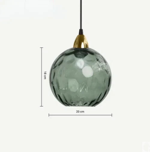 LumiSphere Pendelleuchte: Glaskugel-Design für ein elegantes Ambiente und warmes Stimmungslicht.