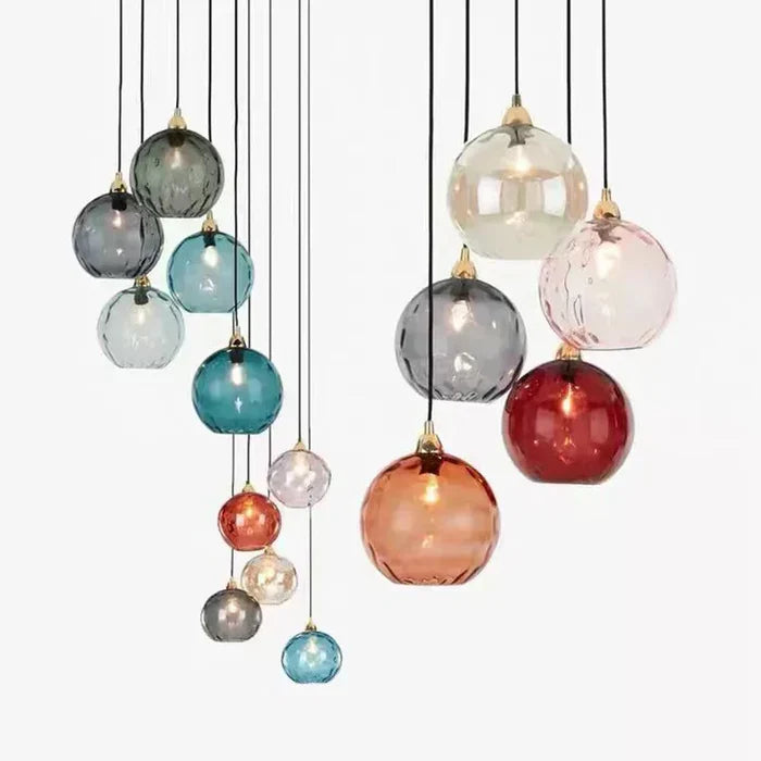 Esszimmerlampe LumiSphere: Design-Hängeleuchte aus Glas, warmes Licht für gemütliche Abende.