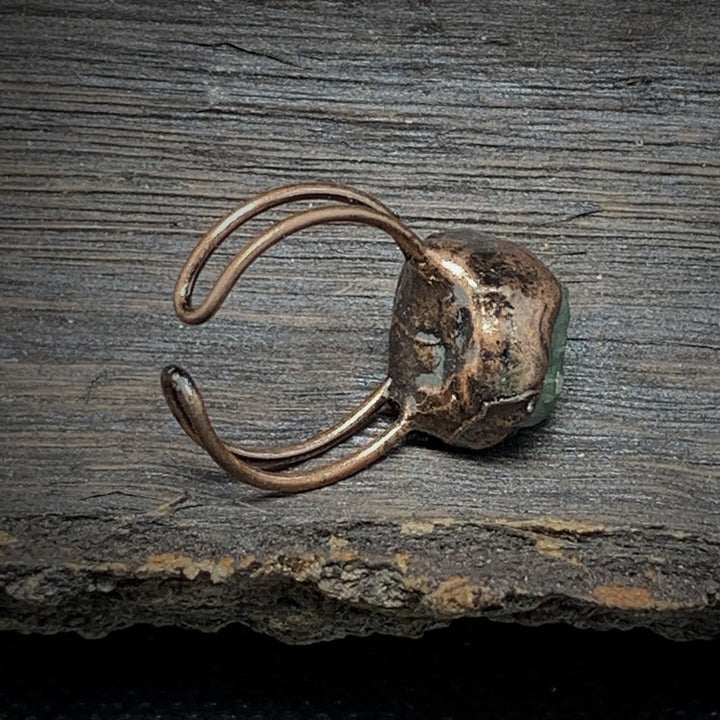 Rohstein Damenring, Geburtsstein, verstellbar. Naturstein Schmuck, einzigartiger Damenschmuck, edel.