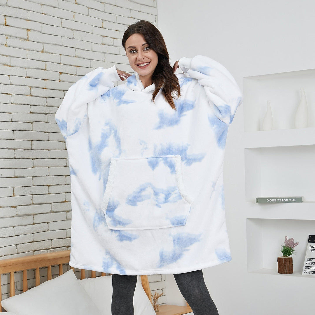 Flauschiger Kuschelponcho mit Kapuze, für maximale Gemütlichkeit im Winter.