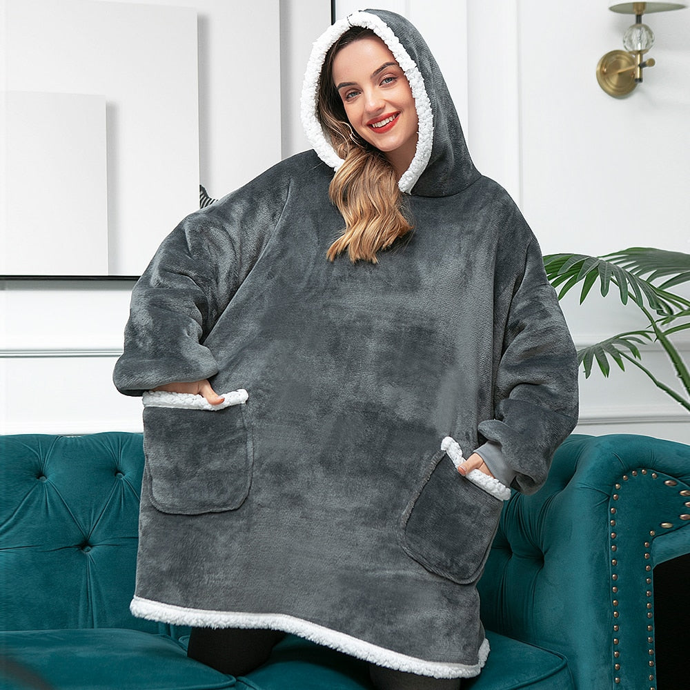 Kuschelige Loungewear: Tragbare Decke mit Hoodie, für Wärme und Wohlbefinden.