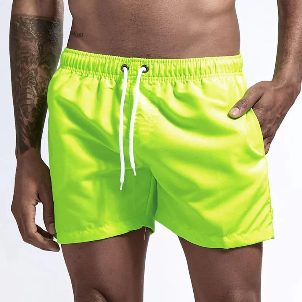 Komfortable Herren Badehose, Regular Fit, schnelltrocknend, für entspannte Tage am Meer.