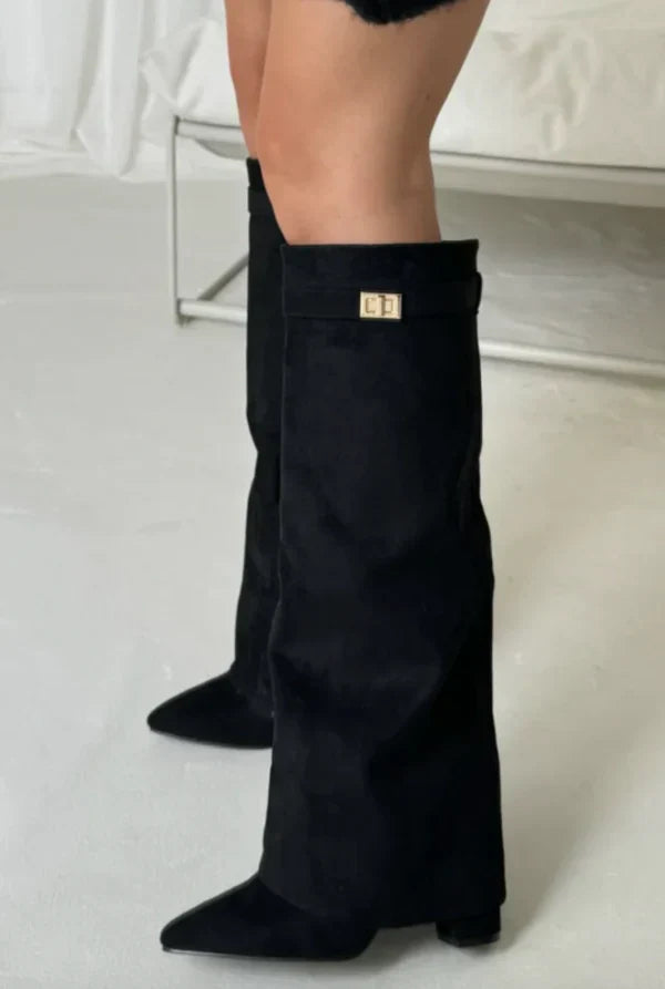Modische kniehohe Damenstiefel mit bequemem Blockabsatz und eleganter Schnalle, perfekt für Alltagslooks.