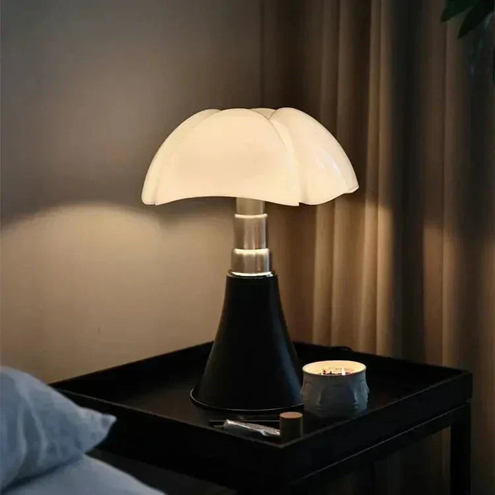 Moderne LED Tischlampe mit zeitlosem Retro Design ClassicGlow, energieeffizient.