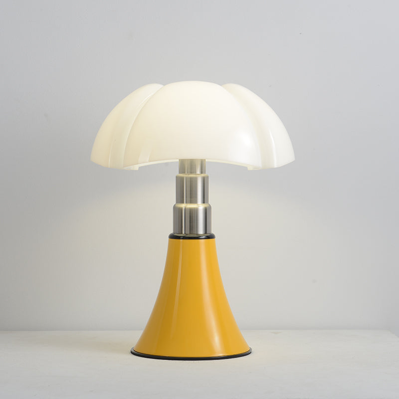 Vielseitige Retro LED Tischlampe ClassicGlow als Nachttisch-, Lese- oder Dekorationslampe.