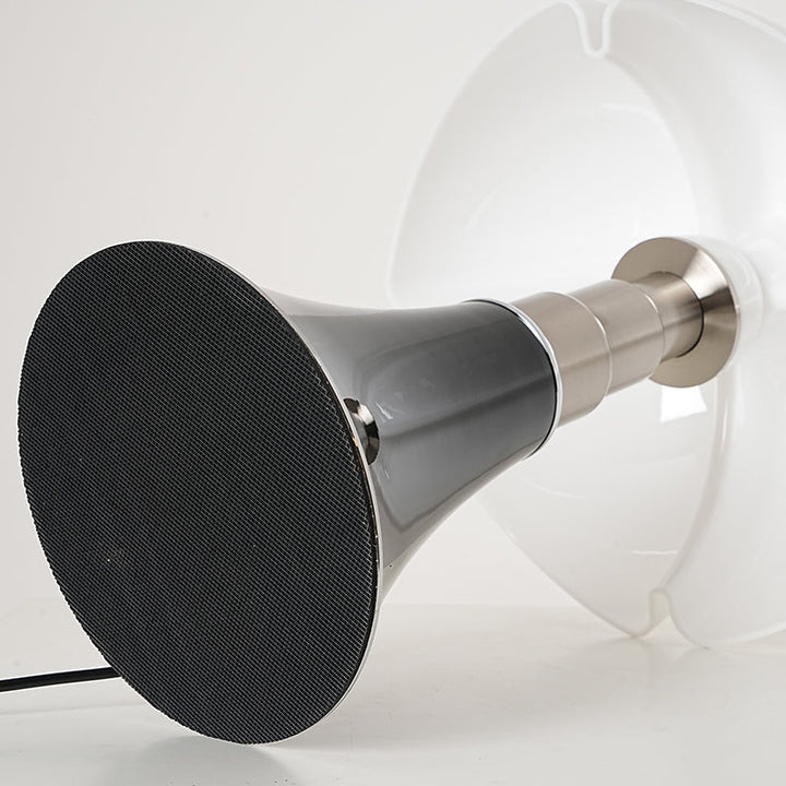 Stilvolle Retro LED Tischlampe ClassicGlow aus Metall für warme und einladende Beleuchtung.