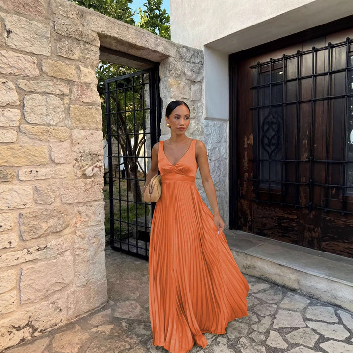 Stilvolles Damen Plissee Maxikleid, elegant und ärmellos, passend für Gala-Events und feierliche Abende.