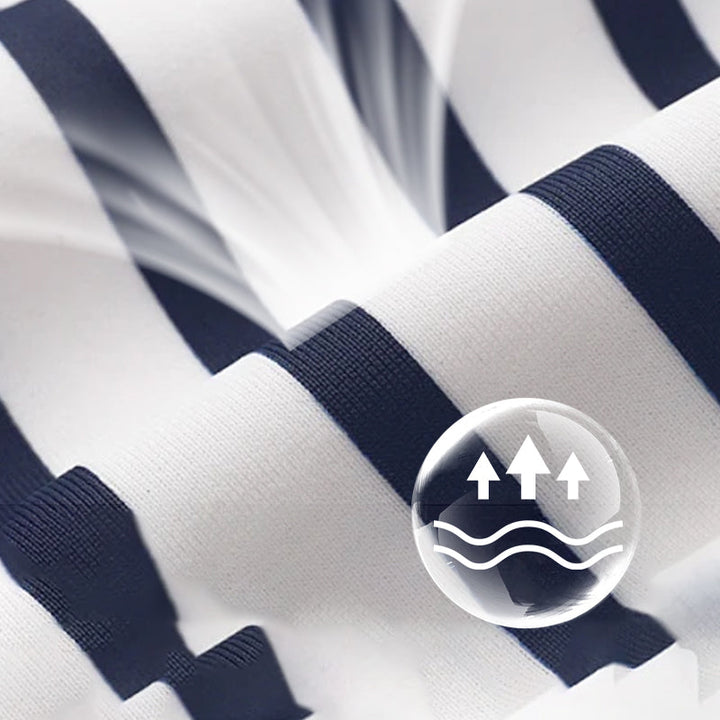 Ganzkörperansicht des gestreiften Damen T-Shirts, lässiges Kurzarm-Oberteil mit Rundhals für den Sommer.