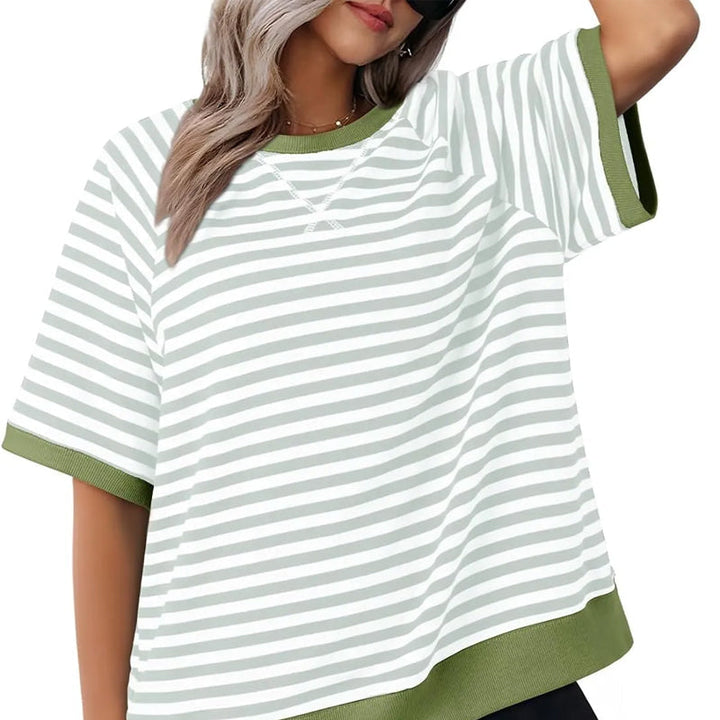 Damen T-Shirt mit feinen Streifen, Kurzarm und Rundhals, ein Must-have für jeden lässigen Sommer-Look.
