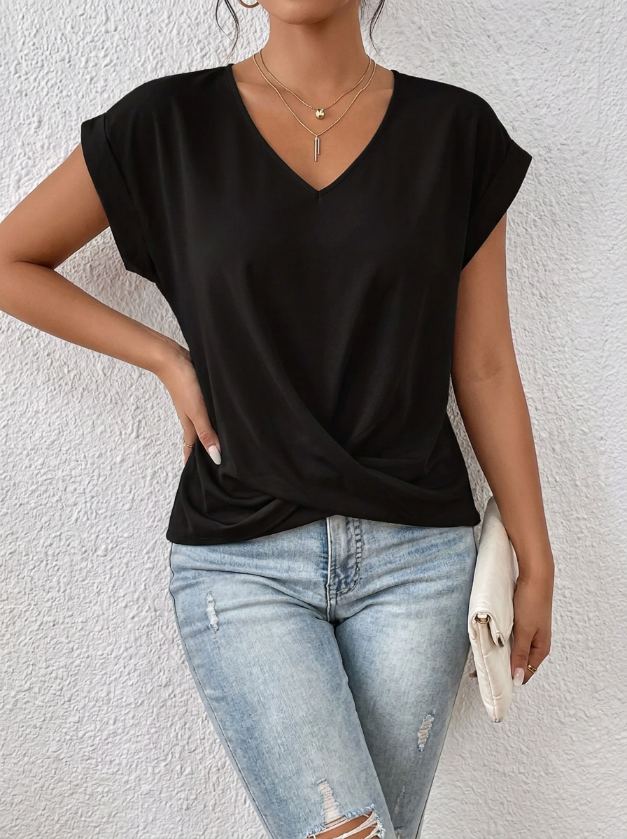 Lässiges Damen T-Shirt mit elegantem V-Ausschnitt und kurzen Ärmeln. Optimal für Sommer.