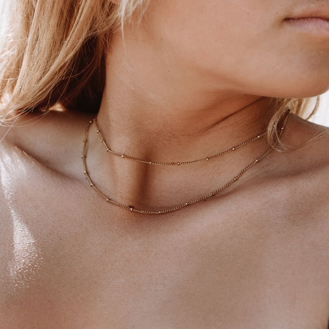 Elegante Damen Layering Halskette aus wasserfestem Edelstahl, verstellbar, perfekt für modernen Schmuck-Look.