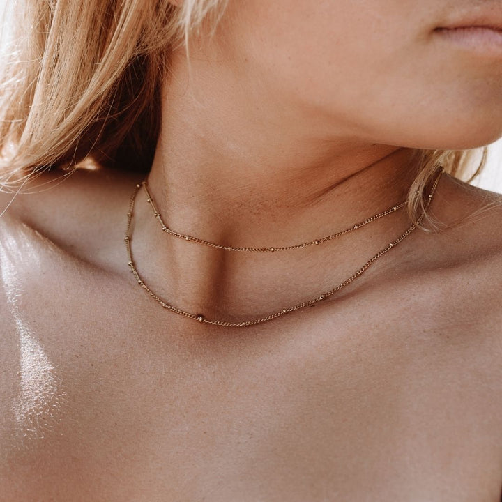 Elegante Damen Layering Halskette aus wasserfestem Edelstahl, verstellbar, perfekt für modernen Schmuck-Look.