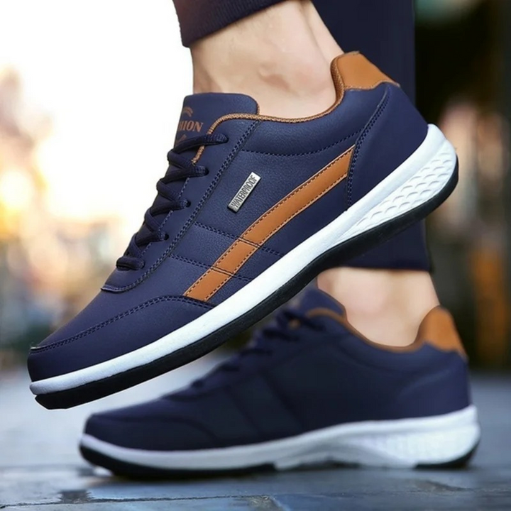 Detailansicht: Orthopädische Herren Sneaker mit bequemer Innenpolsterung und Schnürverschluss.